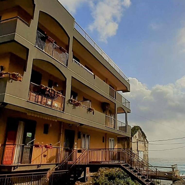 Pina'S Tao Sea Home ตาออร์มินา ภายนอก รูปภาพ